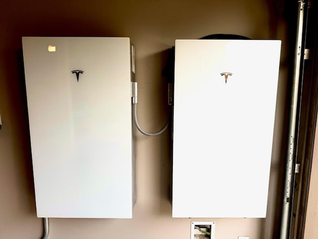 7739 Augusta Creek Ct, Spring, TX 77389 - detailed view of a power storage unit