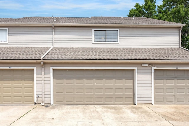 6701 Sands Point Dr Unit 129, Houston, TX 77074 - view of garage