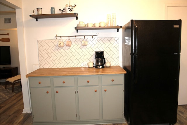 465 Creek Dr, Onalaska, TX 77360 - kitchen featuring freestanding refrigerator, open shelves, backsplash, and dark wood finished floors