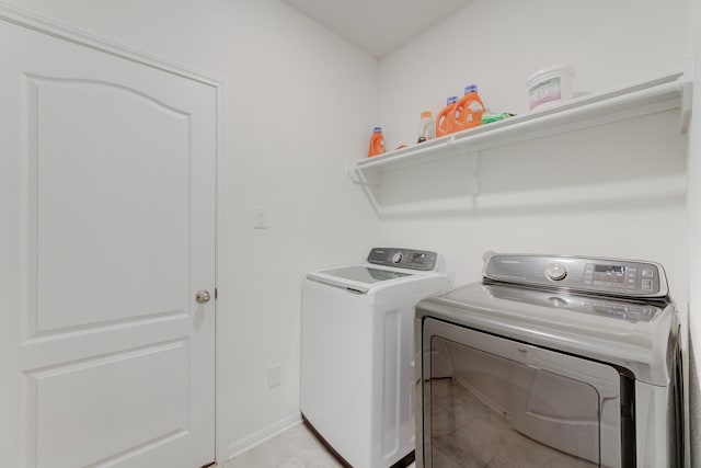 5022 Jonina Ln, Houston, TX 77048 - washroom featuring washing machine and clothes dryer and light tile patterned flooring
