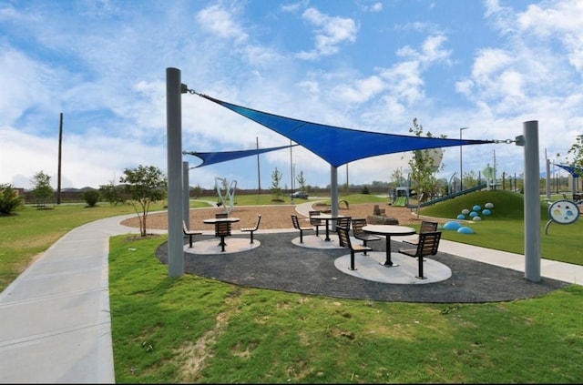 1464 Sundown Glen Ln, Katy, TX 77493 - view of home's community featuring a yard