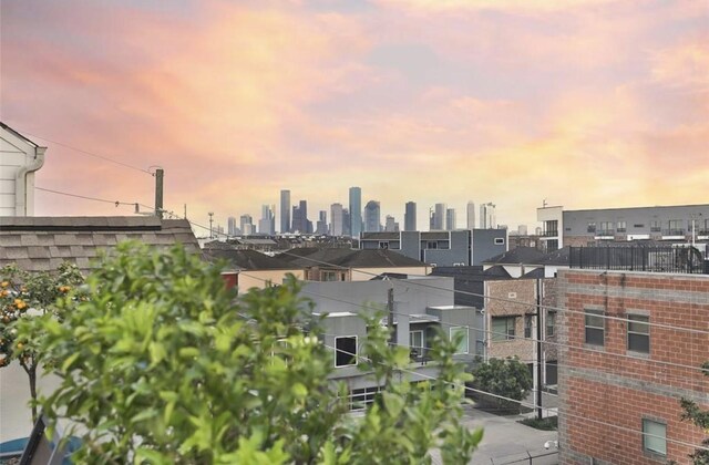 4104 Marina St, Houston, TX 77007 - skyline view