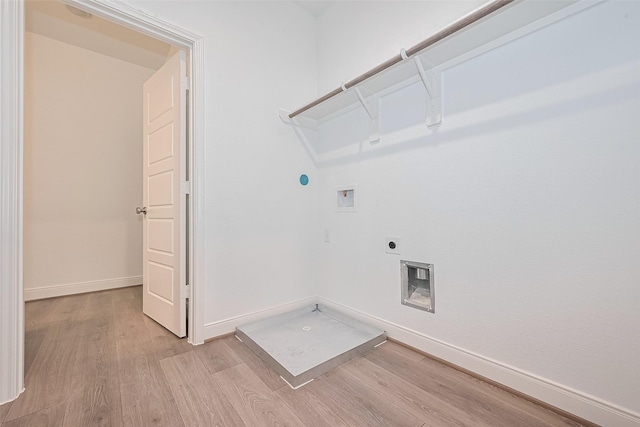 8933 Grovner Pl, Houston, TX 77055 - laundry room featuring washer hookup, electric dryer hookup, light wood-type flooring, and hookup for a gas dryer