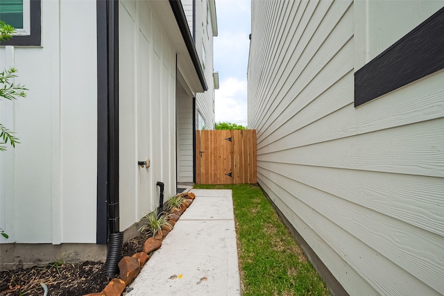 8933 Grovner Pl, Houston, TX 77055 - view of side of property with a gate