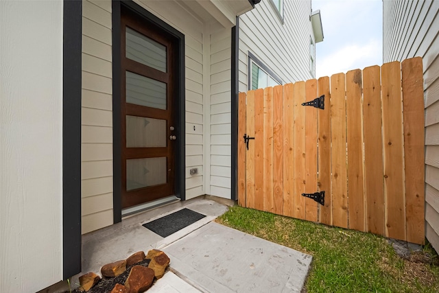 8933 Grovner Pl, Houston, TX 77055 - view of exterior entry featuring a gate