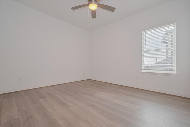 8933 Grovner Pl, Houston, TX 77055 - empty room featuring light wood-style floors, plenty of natural light, ceiling fan, and baseboards