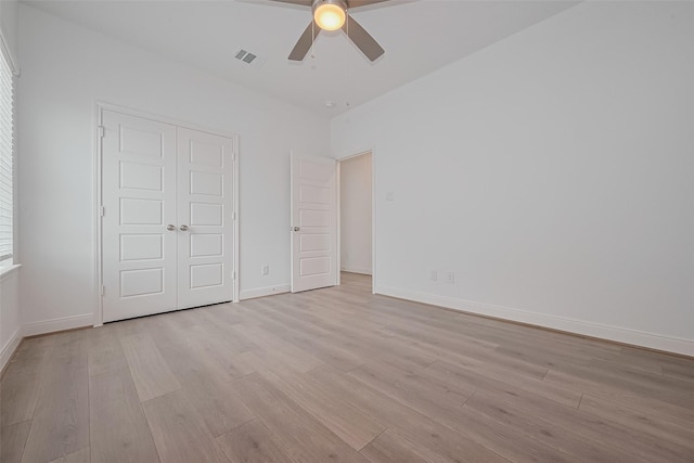 8933 Grovner Pl, Houston, TX 77055 - unfurnished bedroom featuring light wood-style floors, a closet, baseboards, and a ceiling fan