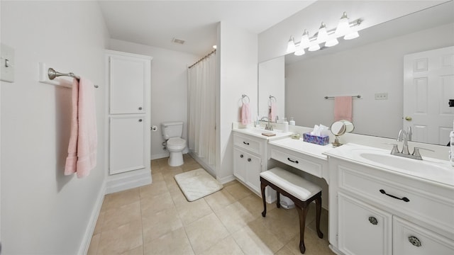 906 Juniper Ct, Tomball, TX 77375 - bathroom with double vanity, tile patterned flooring, toilet, baseboards, and curtained shower