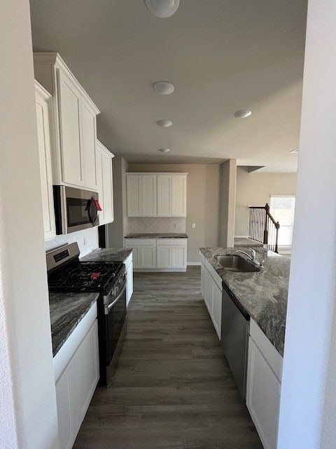 27290 Axis Deer Trl, Magnolia, TX 77354 - kitchen featuring appliances with stainless steel finishes, a sink, white cabinetry, backsplash, and recessed lighting