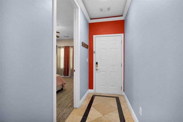 7039 Kingston Cove Ln Unit 309, Willis, TX 77318 - entryway featuring inlaid floor details, baseboards, and ornamental molding