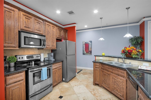 7039 Kingston Cove Ln Unit 309, Willis, TX 77318 - kitchen with appliances with stainless steel finishes, a sink, crown molding, baseboards, and brown cabinetry