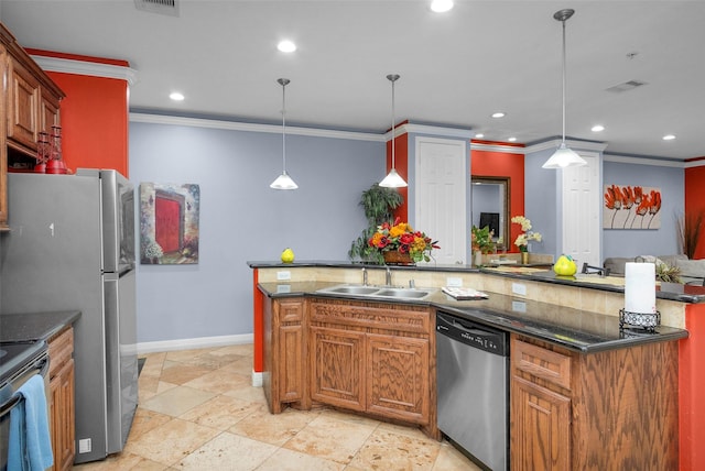 7039 Kingston Cove Ln Unit 309, Willis, TX 77318 - kitchen with stainless steel appliances, a sink, crown molding, recessed lighting, and baseboards