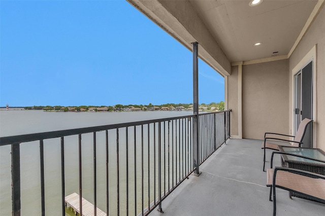 7039 Kingston Cove Ln Unit 309, Willis, TX 77318 - balcony with a water view