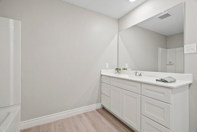 6230 El Cobre Dr, Houston, TX 77048 - full bath featuring vanity, wood finished floors, and baseboards