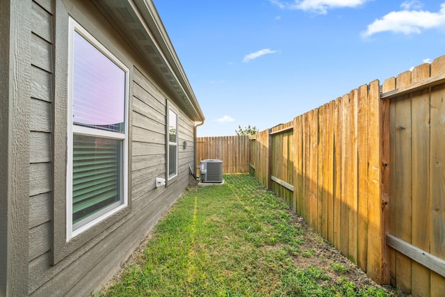 6230 El Cobre Dr, Houston, TX 77048 - view of yard featuring cooling unit