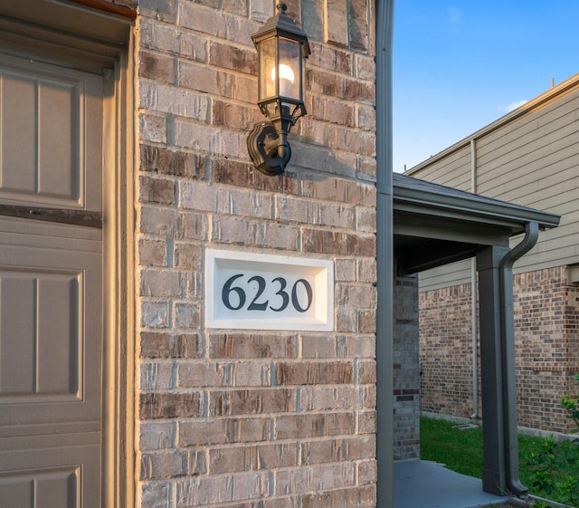 6230 El Cobre Dr, Houston, TX 77048 - exterior view of brick siding