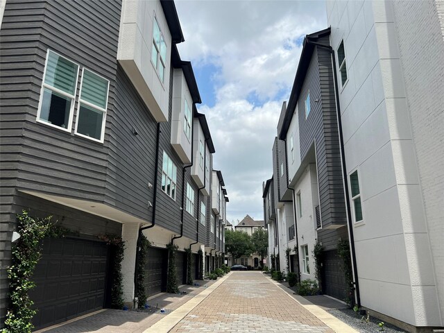 2620 Rusk St, Houston, TX 77003 - view of road featuring a residential view