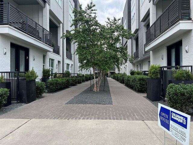2620 Rusk St, Houston, TX 77003 - view of home's community