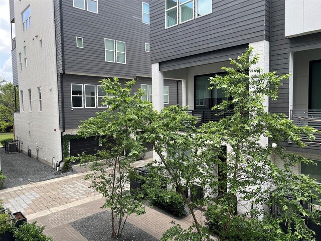 2620 Rusk St, Houston, TX 77003 - property entrance with central AC