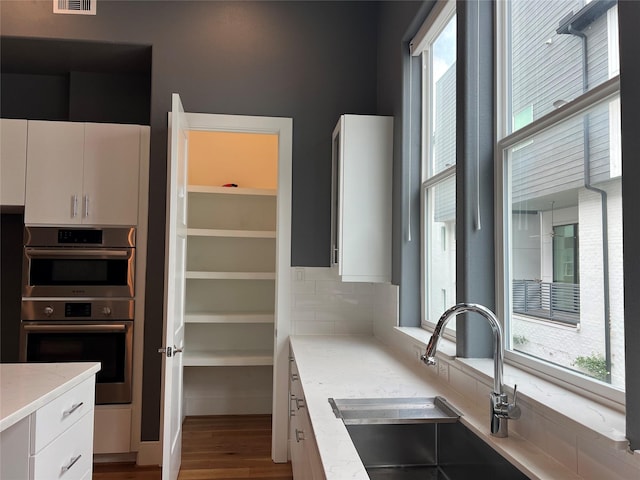 2620 Rusk St, Houston, TX 77003 - kitchen with healthy amount of natural light, double oven, and a sink