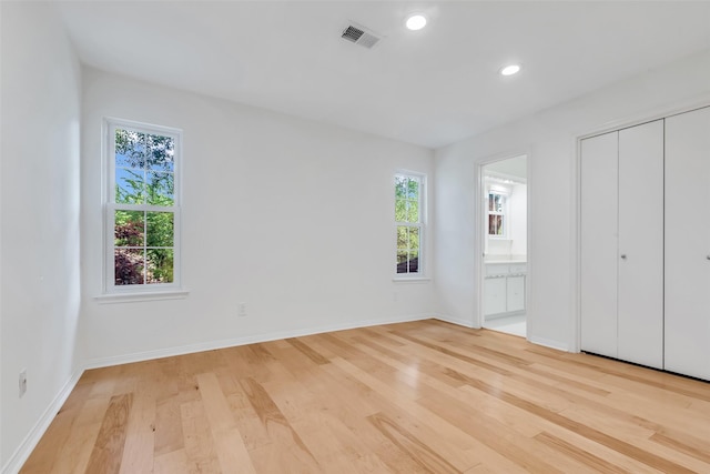 13631 Balmore Cir, Houston, TX 77069 - unfurnished bedroom featuring multiple windows, light wood-style flooring, baseboards, and recessed lighting