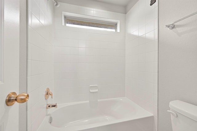 2708 Merlin Ln, Pearland, TX 77581 - bathroom with toilet and washtub / shower combination