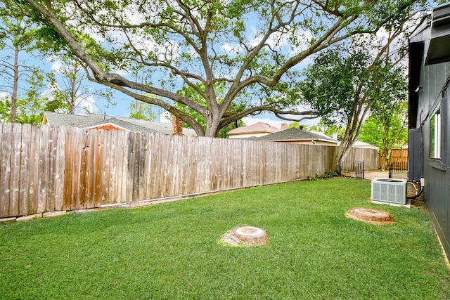 2735 Triway Ln, Houston, TX 77043 - view of yard featuring cooling unit