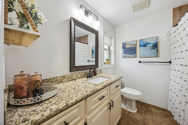 10228 Brinwood Dr, Houston, TX 77043 - bathroom featuring double vanity, toilet, a shower with shower curtain, and tile patterned flooring