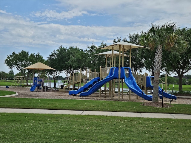 2314 Navo Ln, League City, TX 77573 - community play area featuring a lawn