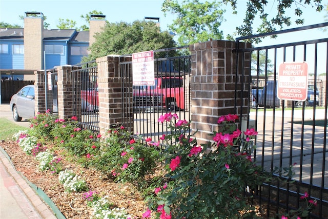 10001 Westpark Dr Unit 25, Houston, TX 77042 - view of gate