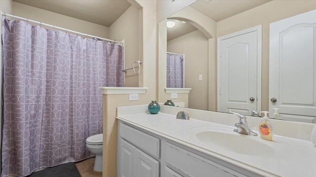 13822 Birney Point Ln, Houston, TX 77044 - full bath featuring toilet, vanity, curtained shower, and tile patterned flooring