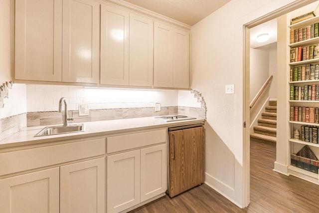1927 E Lake Dr, Huntsville, TX 77340 - kitchen featuring a sink, wood finished floors, tasteful backsplash, light countertops, and baseboards