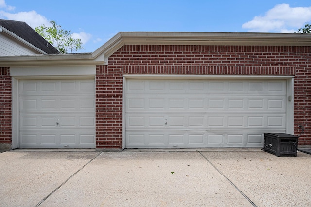 10235 Shipmans Landing Dr, Missouri City, TX 77459 - garage with driveway