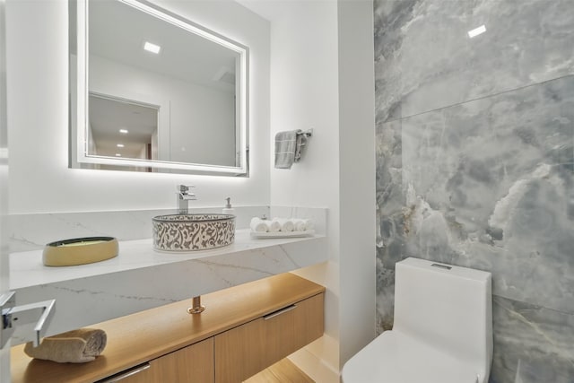 5110 San Felipe St Unit 97W, Houston, TX 77056 - bathroom featuring toilet and vanity