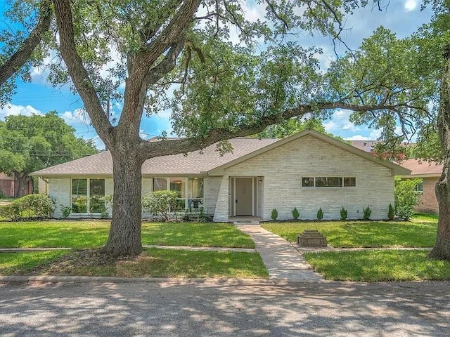 4003 Mischire Dr, Houston, TX 77025 - ranch-style house with a front yard