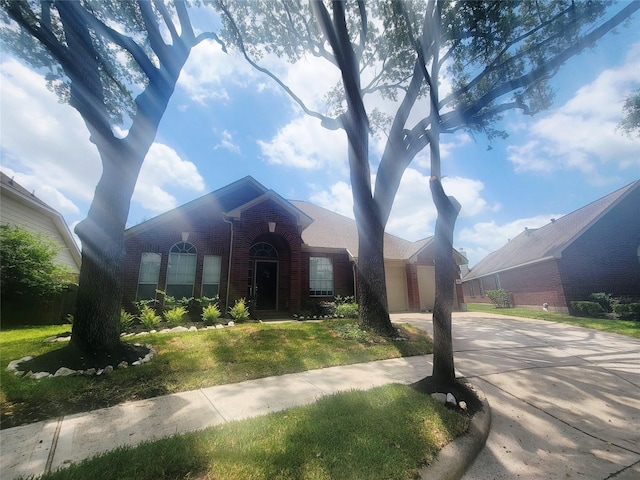 4315 Aspen Ct, Missouri City, TX 77459 - view of front of home featuring brick siding, concrete driveway, and a front lawn