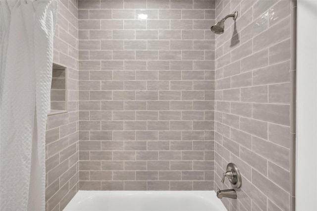 668 Lester St, Houston, TX 77007 - full bathroom with shower / tub combo