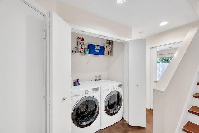 668 Lester St, Houston, TX 77007 - laundry room featuring independent washer and dryer and recessed lighting