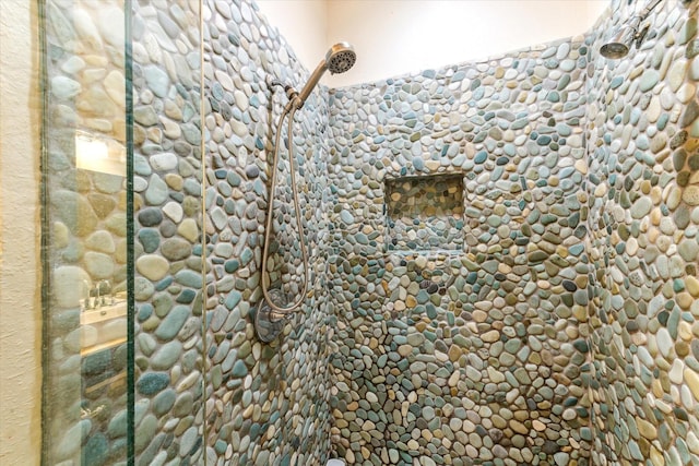 210 Queen Rd, Clear Lake Shores, TX 77565 - bathroom with tiled shower