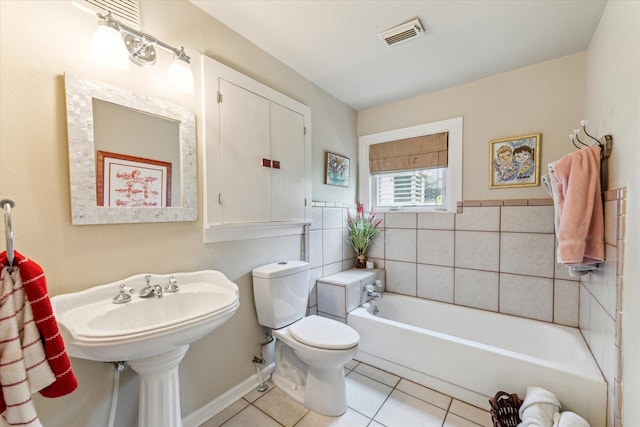 210 Queen Rd, Clear Lake Shores, TX 77565 - bathroom featuring a garden tub, toilet, tile patterned flooring, and baseboards