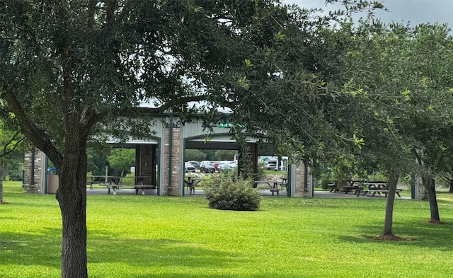 210 Queen Rd, Clear Lake Shores, TX 77565 - surrounding community featuring a yard and a gazebo