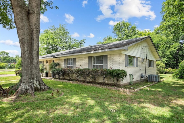 111 Ann St, Crockett, TX 75835 - view of front of house featuring a front lawn and central AC unit