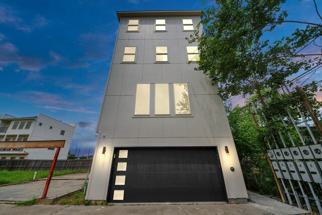 3913 Griggs Rd, Houston, TX 77021 - view of front of house featuring an attached garage