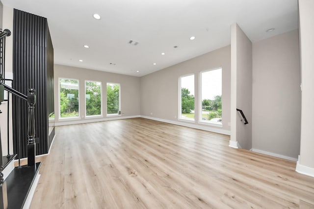 3913 Griggs Rd, Houston, TX 77021 - unfurnished living room with baseboards, light wood-style flooring, and recessed lighting