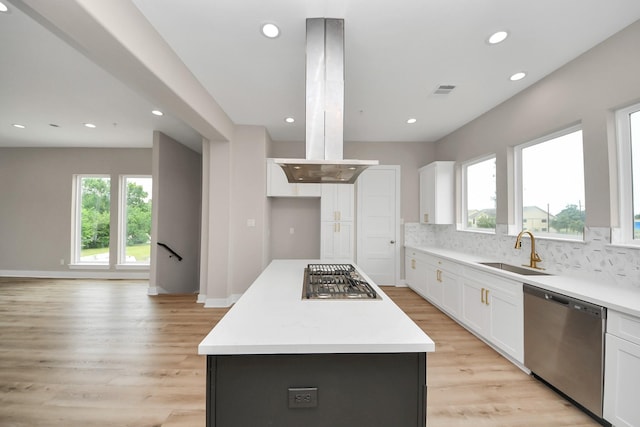 3913 Griggs Rd, Houston, TX 77021 - kitchen with stainless steel appliances, a sink, island range hood, tasteful backsplash, and recessed lighting