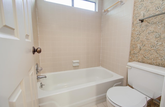 5810 Springton Ln, Spring, TX 77379 - full bathroom featuring toilet, shower / tub combination, and wallpapered walls
