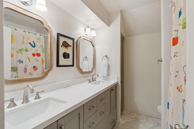 8019 Skyline Dr, Houston, TX 77063 - full bathroom with marble look tiles, double vanity, toilet, baseboards, and a shower with curtain