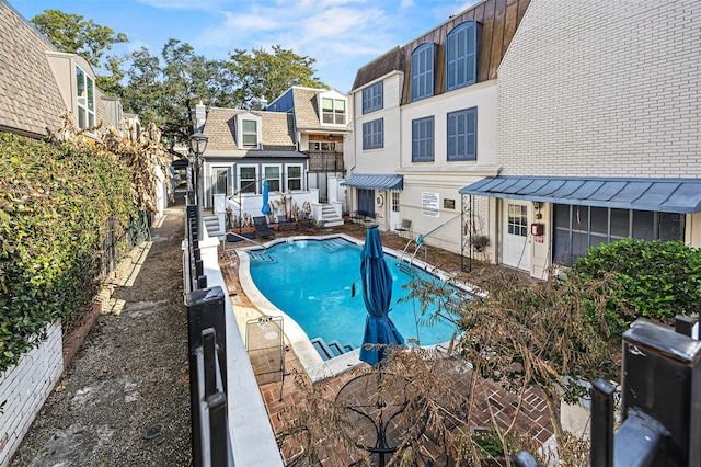 811 Lovett Blvd Unit 8, Houston, TX 77006 - community pool with a residential view