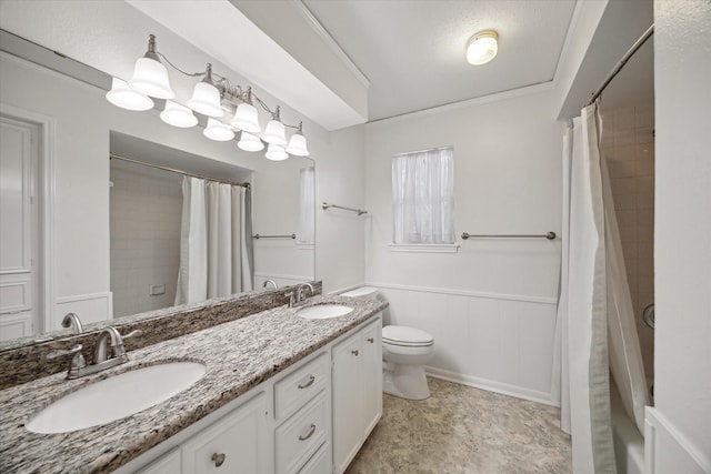2055 Pine River Dr, Houston, TX 77339 - bathroom with double vanity, toilet, wainscoting, and shower / bath combo with shower curtain