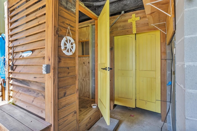 319 W Shore Dr, Kemah, TX 77565 - detailed view of unfinished concrete floors
